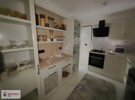 Remax Mid Erdek'te Sahile 100 Metre, Havuzlu Satılık 3+1 Villa