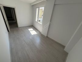 Davutlar Merkezde Satılık Kapalı Mutfak Geniş Daire