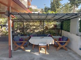 Kuşadası Karaovada Bahçeli Satılık İkiz 3+1 Triplex Villa.