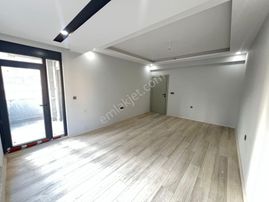 Kaçırılmayacak Fırsat Daire Giyinme Odalı Yüzme Havuzlu 2+1