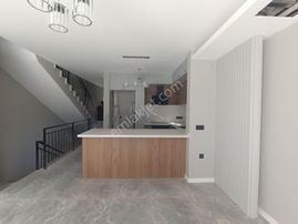 Kuşadası Merkezde Satılık 6+1 Özel Havuzlu Sıfır Villalar