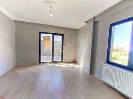 Yeniçiftlik Merkezde Havuzlu Altyapılı Masrafsız Müstakil Villa.