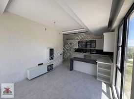 Kartal Gayrimenkul'den Arakat Ön Cephe 2+1 Lüx