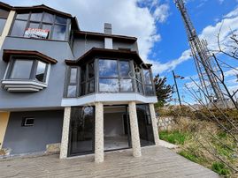 İzmir Menemen Villakent'te Satılık Full Tadilatlı Tripleks Villa