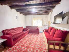 Esentepe Tramvay Durağı Önünde Yatırımlık Arsalı Müstakil Ev