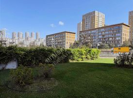 Spradon Quartz Kısa Katlı Havuz Manzaralı Tadilatlı 3+1 Satılık