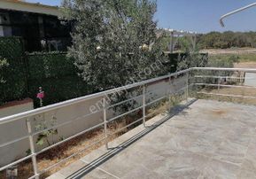 Ayvalik Sarimsaklida Denize Sifir Villa