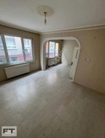 Gazi Caddesi Elit Fırın Arka Sokağında Kiralık 2+1 Daire