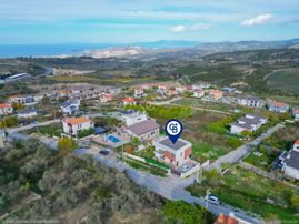 Kuşadası Yaylaköy'de Deniz Manzaralı, Çift Bağımsız Bölümlü 4+2