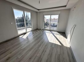 Aktoprakta Acil Satılık 2+1 Havuzlu Ara Katta