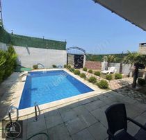 Arnavutköy Tayakadında Eşyalı, Havuzlu, Teraslı Villa