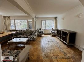 Atlas ' Tan İzmit / Çarşı Merkez'de Cadde Üzeri 4+1 Geniş Daire