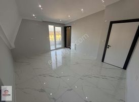 Uygun Fiyata Geniş Bahçeli Deniz Manzaralı 3+1 Triblex