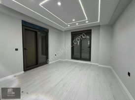 Cadde Üstü Kaliteli İşçilik Tramvay Yakını Asansörlü