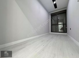 Cadde Üstü Kaliteli İşçilik Tramvay Yakını Asansörlü