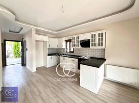 Cadde'den Yüzme Havuzlu Site İçi Konfor Dolu 3+1 Mustakil Villa