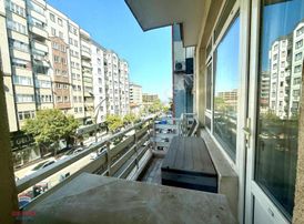 Şehrin Merkezinde Cumhuriyet Meydanına Yakın 4+1 Satılık Daire