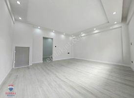 Remax Modern Havva Demir'den 100. Yıla Cephe Kiralık İşyeri