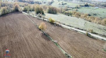 Kavak Ilıca'da Yola Cephe 2256m2 Tarla