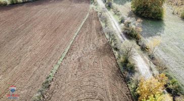 Kavak Ilıca'da Yola Cephe 2256m2 Tarla