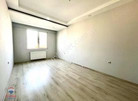 Tansu İnan'dan Tramvay Cepheli Deniz Manzaralı 3+1