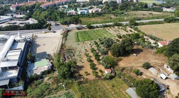 Sorgunda Ticari Potansiyeli Yüksek Arsa %50 Emsal! 1367 M2