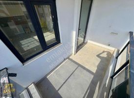 Demirelde Lise Dibi Tramvaya Yakın Katta 1+1 Daire