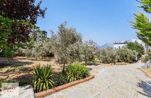 Çağlarca'da Şehir Deniz Manzaralı Geniş Bahçeli Satılık Villa