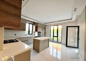 Valentia'dan Etimesgutta Bahçeli Geniş 7+2 Satılık Villa !!!