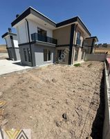 Valentia'dan Karacakaya'da 4+1 İki Katlı Satılık Villa !!!