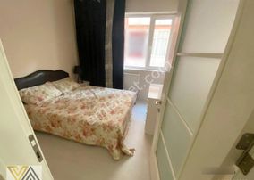 Valentia'dan Cadde Üzeri Ara Kat Konumunda Eşyalı Satılık 2+1 Daire !!!