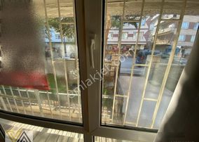 Valentia'dan Cadde Üzeri Ara Kat Konumunda Eşyalı Satılık 2+1 Daire !!!