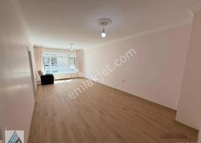 Atanora Vadi'den Dikmen'de Dayanışma Sokak Üzerinde 2+1 , 95 M2 Ön Cephe Full Yapılı Giriş