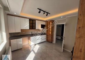 Atanora Vadi'den !!boş!! İlker Cadde Üzeri 3+1 Kombili Katta Ebeveyn Banyolu Ful Yapılı 3+1