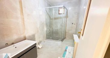 Atanora Vadi'den İlker 'de Cadde Üzeri Kat Konumunda Yüksek Giriş İçerisi Yapılı 3+1