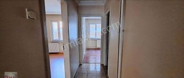 Cemal Emlak Bursa Yildirim Setbaşı Namazgah Pazar İçinde Geniş