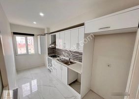 Feneryolu'nda 3+1 Balkonlu Ebeveyn Banyolu 1 Yıllık