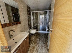 Akademi Gayrimenkul'den Tosya Yolunda Ana Yol Kenarı Kiralık 3+1