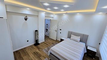 Yalova Çiftlikköy'de Satılık Deniz Ve Doğa Manzaralı Lüks Villa