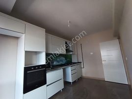 Sincan Tandoğan Mahallesinde Emsalli Binada Satılık 3+1 Site İçerisinde Daire