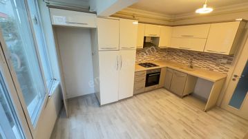 Cantan Emlaktan Akçay Merkezde 6 Yaşında Asansörlü Lüks Daire