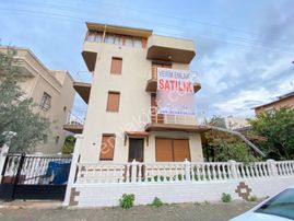 Ürkmezin Kalbi Bengiler'de Plaja 50m Bahçeli Satılık 2+1 Daire