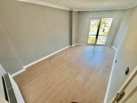 Yükselden Kadıköyde Ayrı Mutfak Ön Cephe Arakat 2+1 Geniş Daire