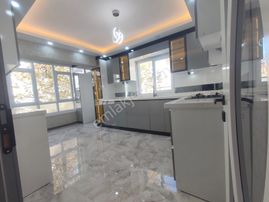 Yılmaz Gayrımenkulden Cadde Üzeri Ultra Lüks Ful Yapılı Masrafsız Ara Kat Satılık Daire