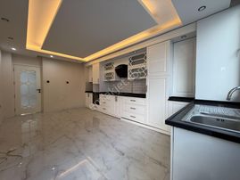 Toros Caddesinde 4+1 220 M2 Full Yapılı Kapalı Mutfak/merkezi Sistem Kiralık Daire