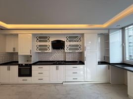 Toros Caddesinde 4+1 220 M2 Full Yapılı Kapalı Mutfak/merkezi Sistem Kiralık Daire