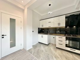 ꧁akçay Ay Emlaktan꧂altınkum'da Pazar Pazarında Denize Sadece 250 M Mesafede Satılık 1+1 Geniş Daire