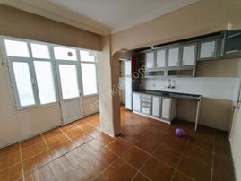 Dokuz Eylül Mahallesi Giriş Kat Kombili Geniş Kiralık 2+1 Daire