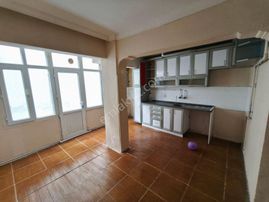 Dokuz Eylül Mahallesi Giriş Kat Kombili Geniş Kiralık 2+1 Daire