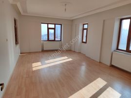 Cumhuriyet Mah Keban Yola Yakınkiralık 4+1 Ara Kat Daire